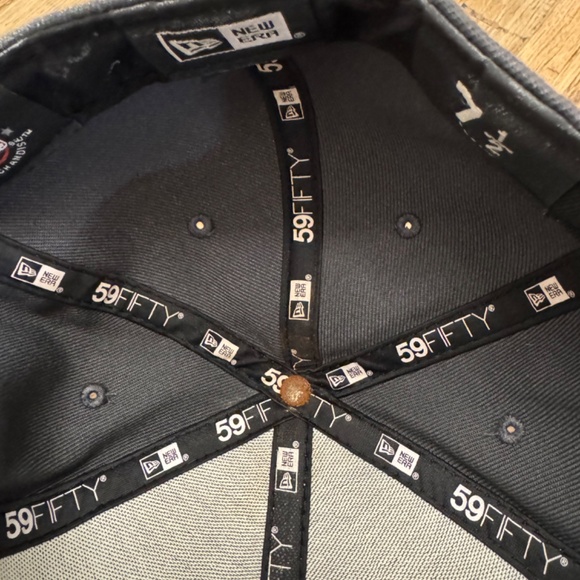 Preowned NY Yankees New Era 59Fifty Fitted Ball Cap Hat SZ 7 1/2 - Picture 4 of 4